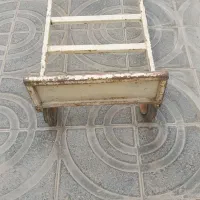 گاری دستی دو چرخ قدیمی