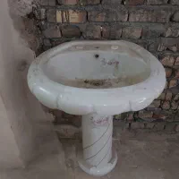 چند عدد تیر چوبی ویک عدد روشویی سالم|مصالح و تجهیزات ساختمان|اراک, |دیوار