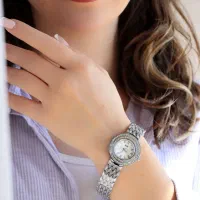 *ساعت شیک دخترانه و زنانه فلزی نگین دار|ساعت|اصفهان, امامزاده اسماعیل|دیوار