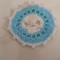 زیر لیوانی ابی سفید دست باف طرح اسکلت