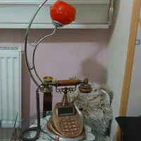 آباژور به همراه تلفن رومیزی سلطنتی