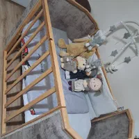 تخت کنار مادر و گهواره