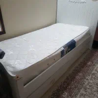 تخت نوجوان