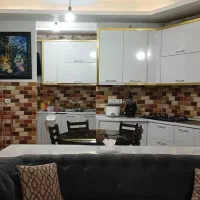 یک آپارتمان طبقه سوم ۵طبقه ۵واحد