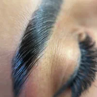 خدمات تخصصی اصلاح ابرو صورت.