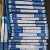 تعدادی پوشه پلاستیکی  آبی گیره فنردار ،جیب دار