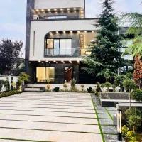 ویلاتریبلکس-استخرداخلی