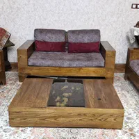 مبل راحتی از چوب طبیعی و میز عسلی