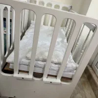 تخت کنار مادر