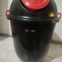 سطل زباله و سرویس حمام