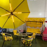 میز گرد صندلی چتر ی فلزی باغی سایبان افکن بغل|کافی‌شاپ و رستوران|تهران, ارم|دیوار