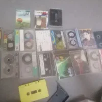 تعدادی نوار کاست های قدیمی