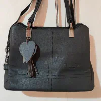 کیف مشکی|کیف، کفش، کمربند|پرند, فاز ۶|دیوار