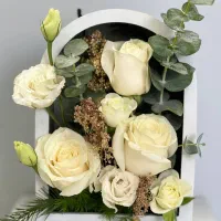 باکس گل هلالی رز سفید کد ۱۰۹۱ گلاریس