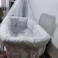 تخت کنار مادر