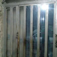 درب  اتاق  اهنی بسیار محکم