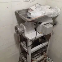 یخچال و گوشت چرخ کن