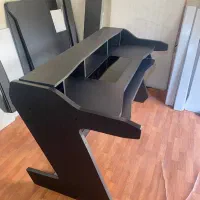 میز استودیو مدل انزو رنگ سفید و مشکی