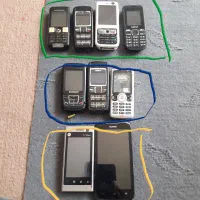 تعدای گوشی قدیمی ۳میلیون تومان