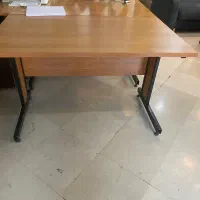 میز تحریر  و کارمندی