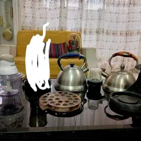 تعدادی وسایل آشپزخانه  و هفت سین کتری