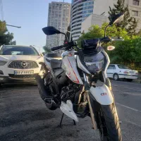 اپاچی ۲۰۰ سفید