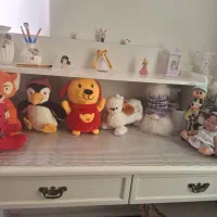 تعداد زیادی اسباب بازی دخترانه و پسرانه