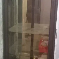 ویترین فروشی قیمت توافقی باتخت چوبی تعویض میکنم