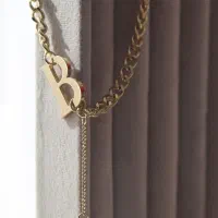 گردنبد کارتیر و حرف B