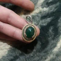 یک عدد پلاک با سنگ زمرد نقره بسیار زیبا