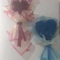 دو دسته گل مصنوعی