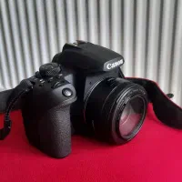 دوربین 850D کنون و لنز 50 دیاف ۱.۸ ( تمیز مثل نو)