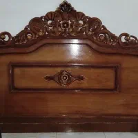 ست تخت خواب دو نفره و یک جفت پاتختی کنده کاری شده