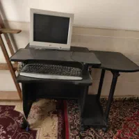 میز کامپیوتر چرخ دار