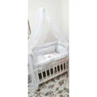 تخت نوزاد کنار مادر
