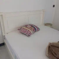 تخت دونفره به همراه تشک نو تمیز