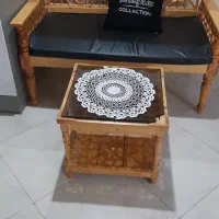 نیمکت سنتی همراه با میز
