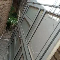 درب آلمینیوم در حد نو و بسیار خوب