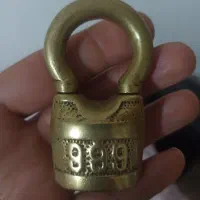 قفل قدیمی جنس برنج