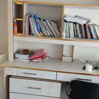 چوبش ترک و اصل میز تحریر بسیار عالی