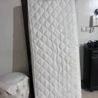 تشک نوجوان و تخت