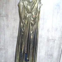 دوهددلباس مجلسی طلایی ومشکی خیلی شبک بفروش میرسد