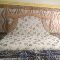کناره دارم تمیز یک نفره دو عدد پشتی دو عدد تشک
