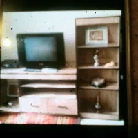 کتابخانه و میز چرخدار