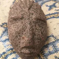 سنگی شکل صورت انسان