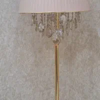 آباژور ایستاده