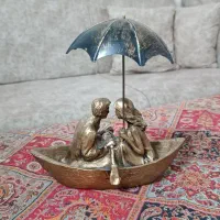 مجسمه عاشقانه قایق سوار