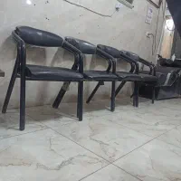 صندلی و ایینه بخاری