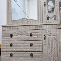 دراور لباس و میز آرایش