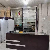 فروش فوری ویترین آرایشی و لباس فروشی